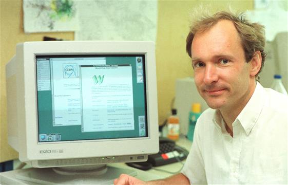 Sir Timothy Berners-Lee in front of a computer